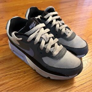 Nike Air Max 90 sneakers for kids, size 1.5Y
